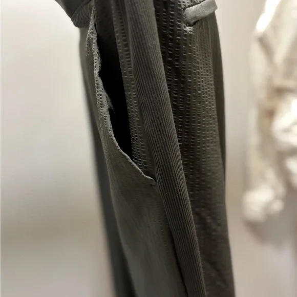 Athleta Olive Green Textured Brooklyn Pants Size 6 - Picture 7 of 8